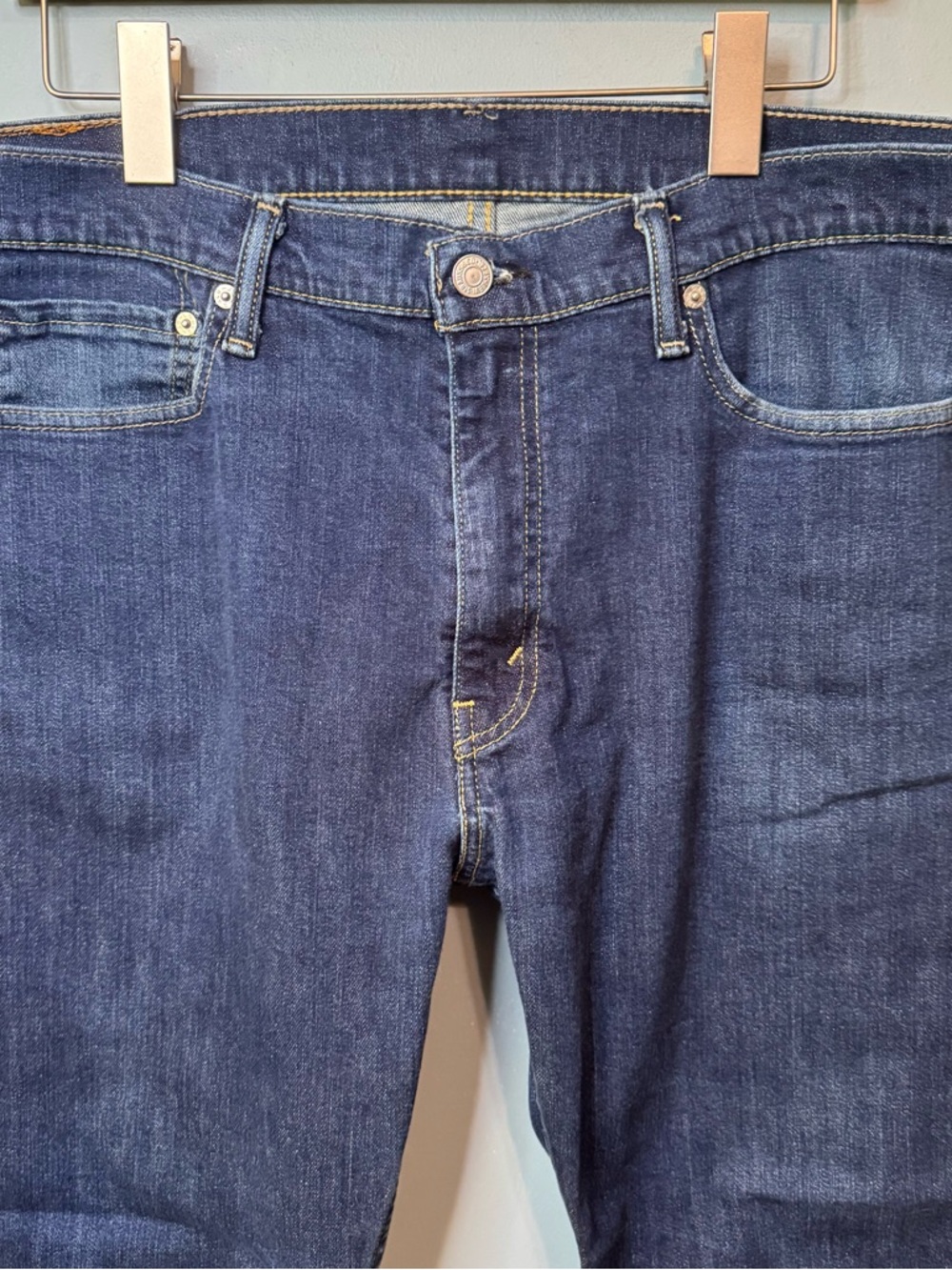 Levi's 513 Slim Straight Jeans in Dark Wash. Mens. 36x30 - Picture 3 of 10